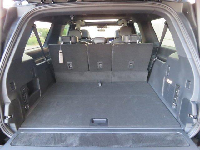 new 2025 Lincoln Navigator L car