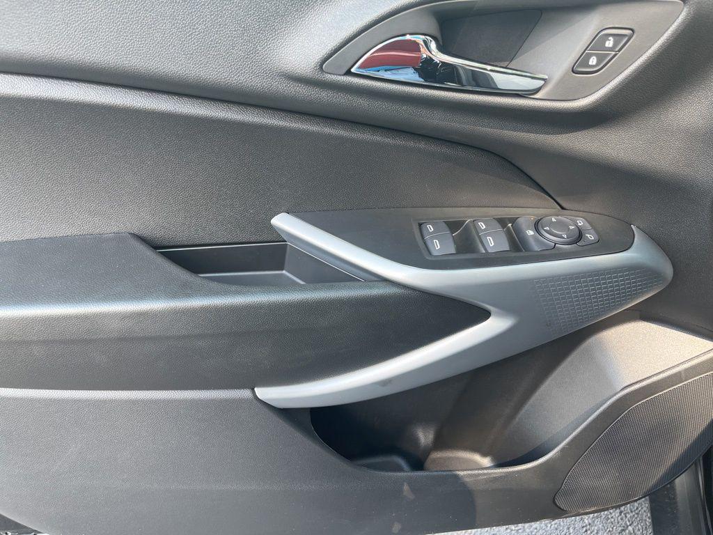 new 2025 Chevrolet Trax car, priced at $24,290