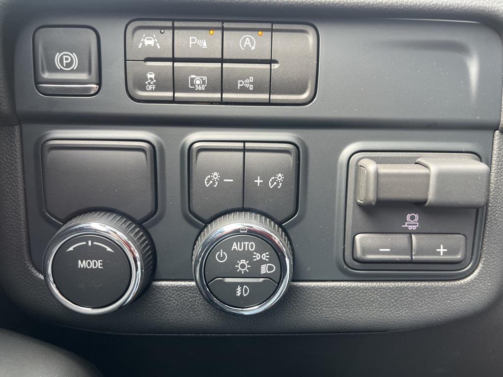 new 2025 Chevrolet Tahoe car, priced at $76,655