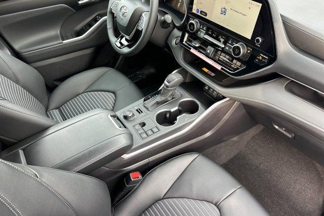 new 2026 Toyota Highlander car, priced at $51,478