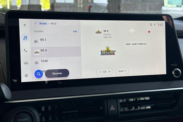 new 2025 Toyota Prius Plug-In Hybrid car, priced at $40,687