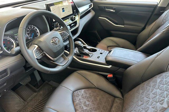 new 2025 Toyota Highlander Hybrid car, priced at $51,047