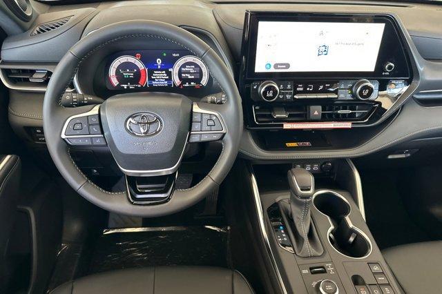 new 2025 Toyota Highlander car, priced at $51,738