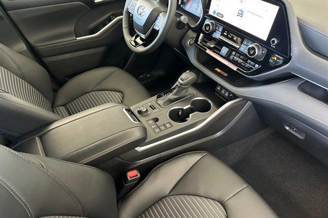 new 2025 Toyota Highlander car, priced at $51,738
