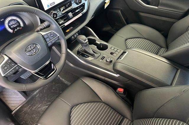 new 2025 Toyota Highlander car, priced at $51,738
