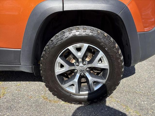 used 2016 Jeep Cherokee car, priced at $15,488