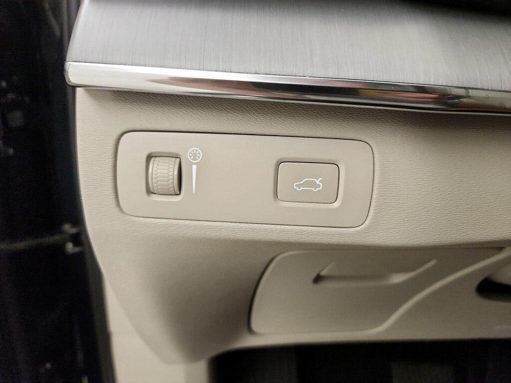 used 2022 Volvo XC90 car, priced at $36,998