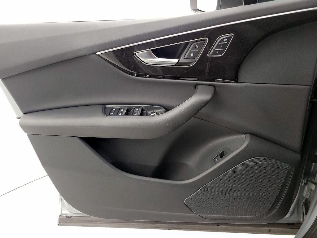 used 2023 Audi Q7 car, priced at $40,998