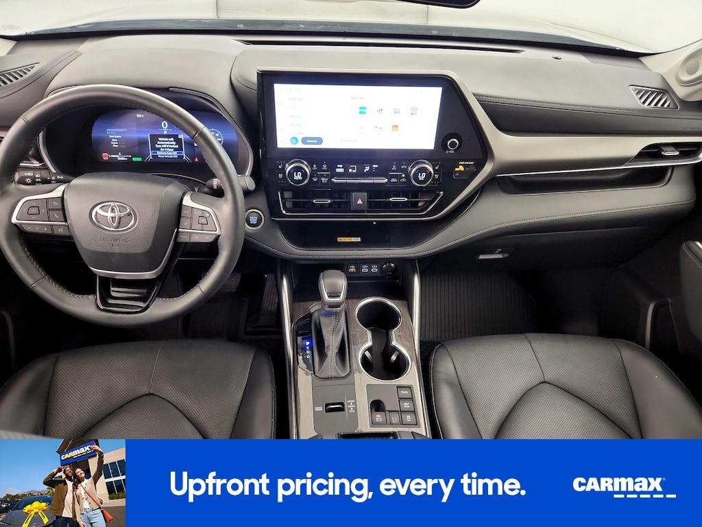 used 2024 Toyota Highlander Hybrid car, priced at $48,998