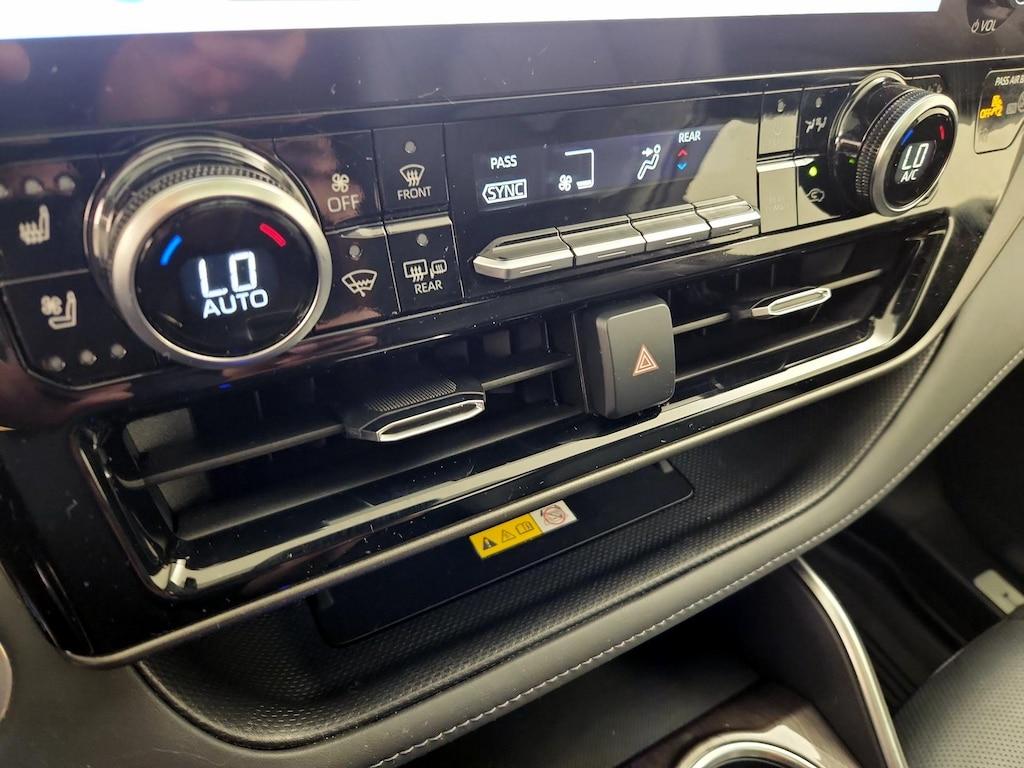 used 2024 Toyota Highlander Hybrid car, priced at $48,998