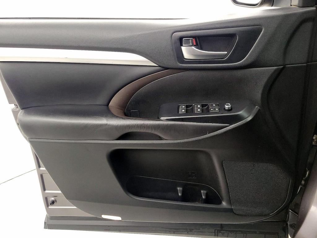 used 2019 Toyota Highlander Hybrid car, priced at $28,998