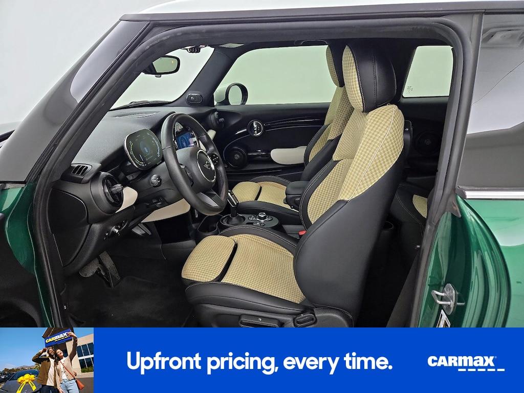 used 2023 MINI SE Hardtop car, priced at $22,998