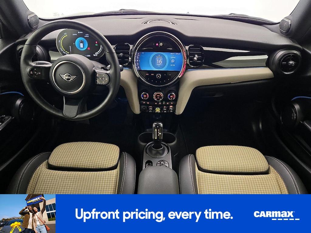 used 2023 MINI SE Hardtop car, priced at $22,998
