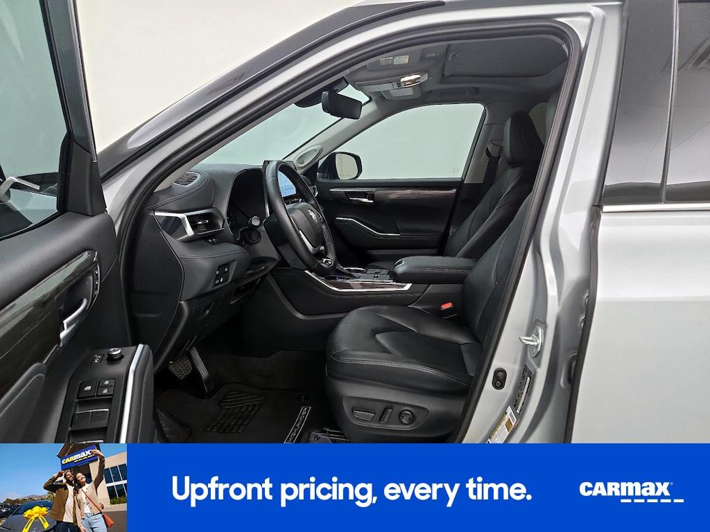used 2023 Toyota Highlander Hybrid car, priced at $38,998