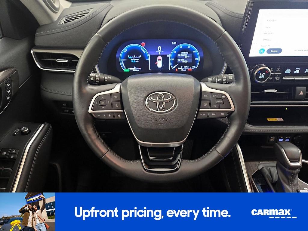 used 2023 Toyota Highlander Hybrid car, priced at $38,998