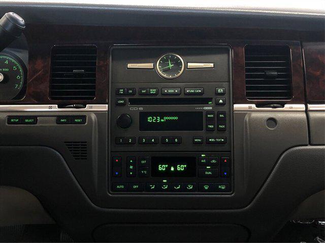 used 2009 Lincoln Town Car car, priced at $13,865