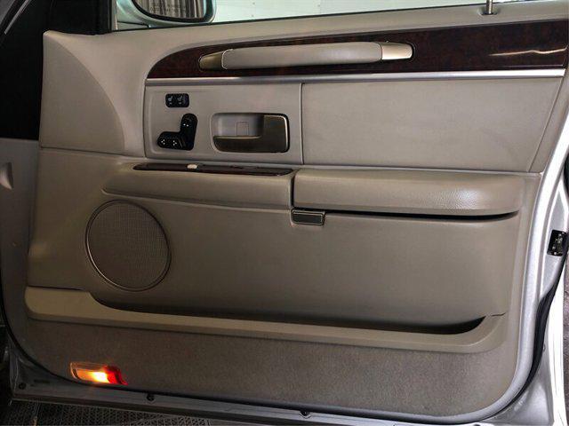 used 2009 Lincoln Town Car car, priced at $13,865