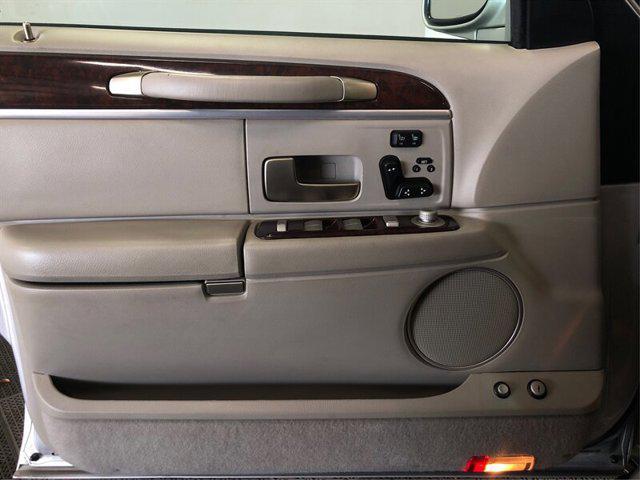 used 2009 Lincoln Town Car car, priced at $13,865