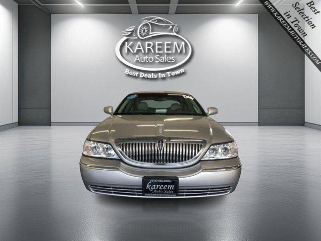 used 2009 Lincoln Town Car car, priced at $13,725