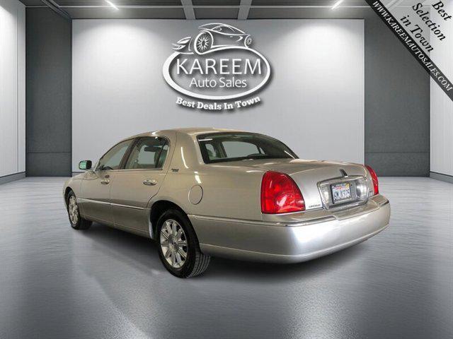 used 2009 Lincoln Town Car car, priced at $13,725