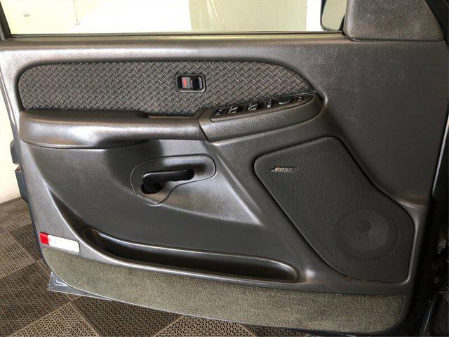 used 2003 Chevrolet Avalanche car, priced at $10,875