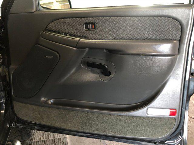 used 2003 Chevrolet Avalanche car, priced at $10,875