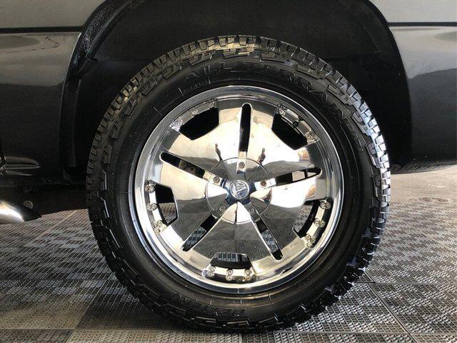 used 2003 Chevrolet Avalanche car, priced at $10,875