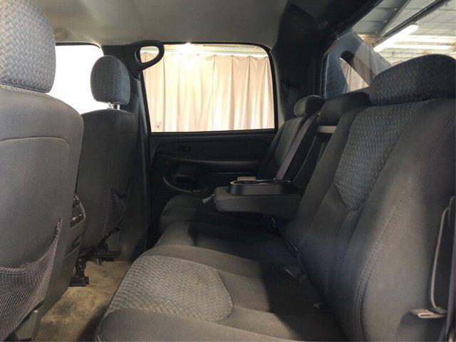 used 2003 Chevrolet Avalanche car, priced at $10,875