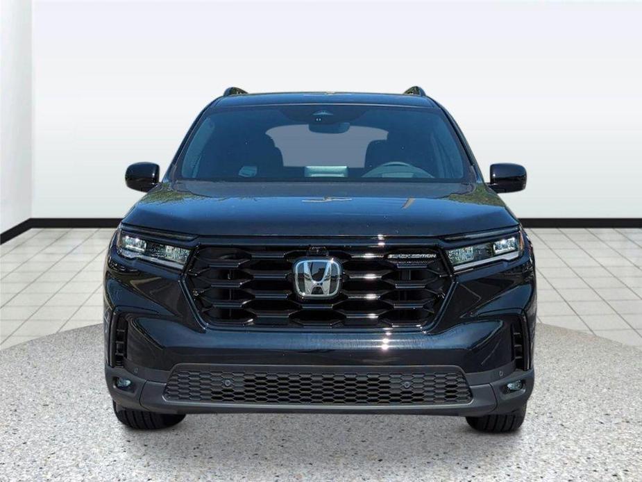 new 2025 Honda Pilot car, priced at $55,975