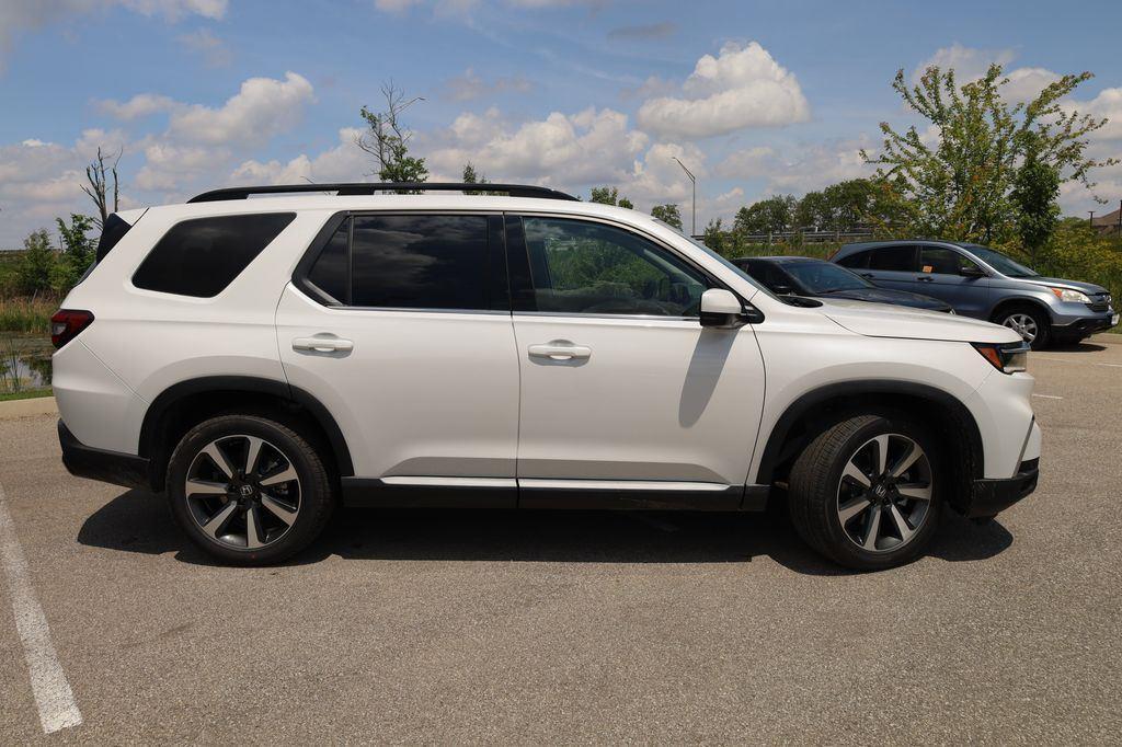 new 2025 Honda Pilot car, priced at $55,030