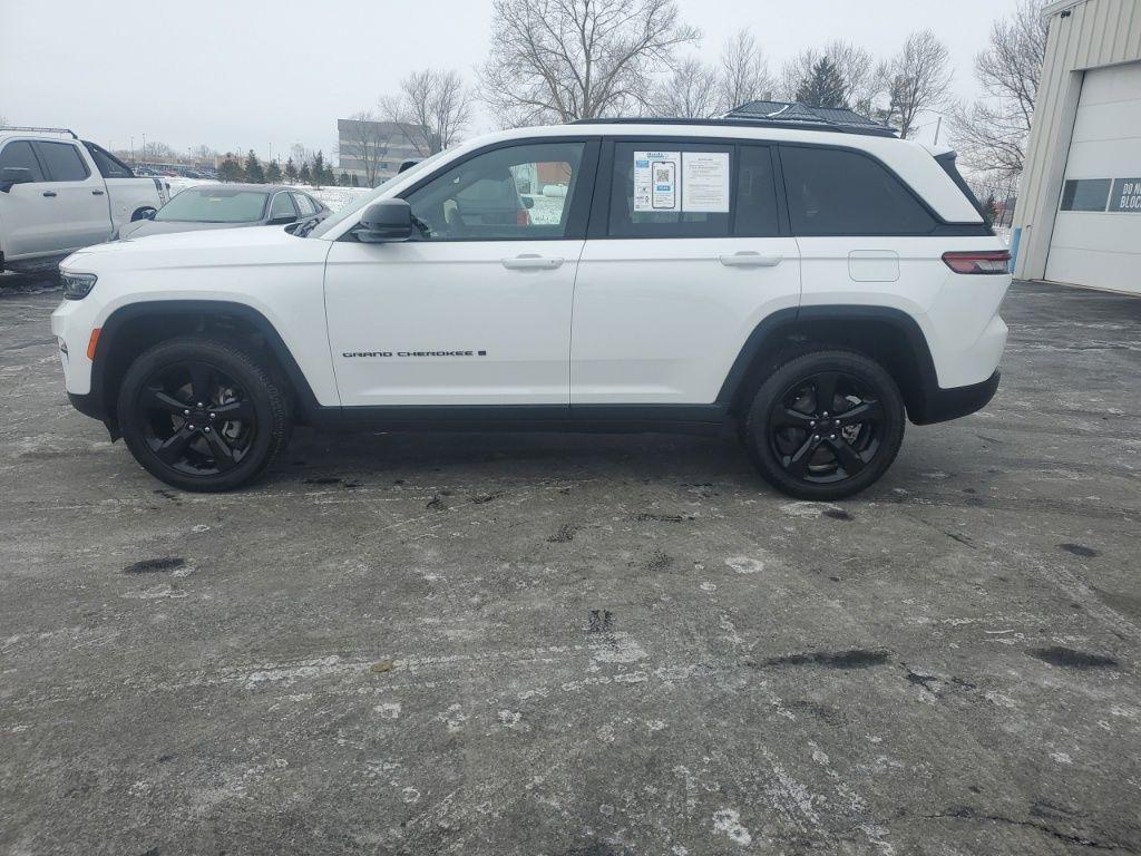 used 2023 Jeep Grand Cherokee car, priced at $33,500