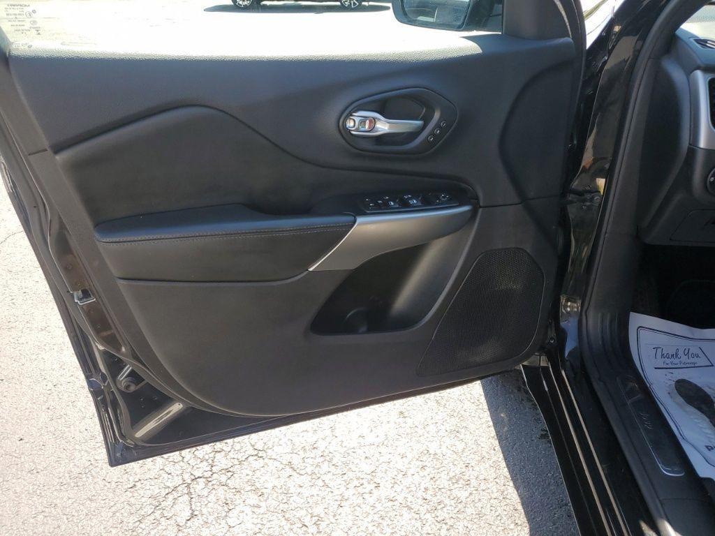 used 2020 Jeep Cherokee car, priced at $16,227