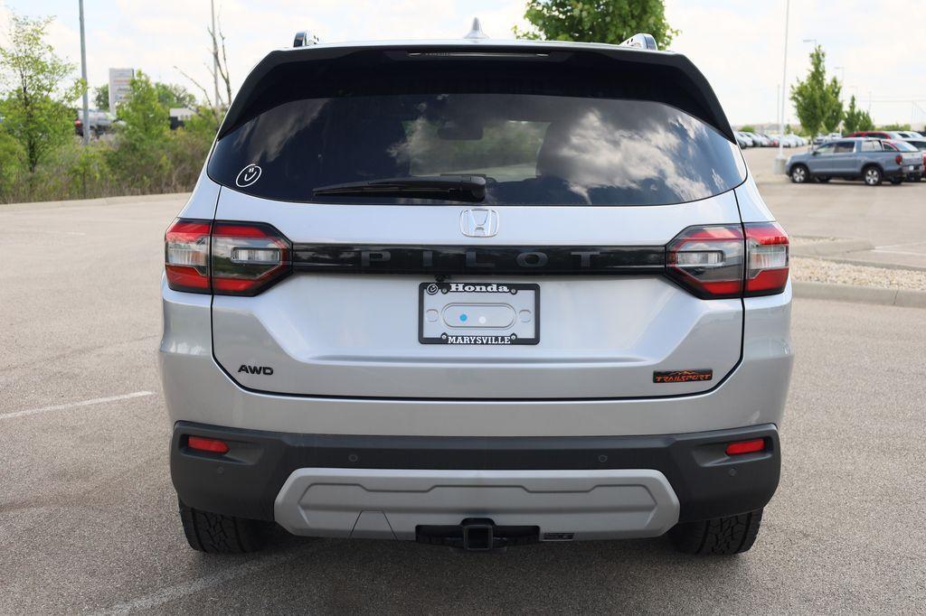 new 2025 Honda Pilot car, priced at $50,895