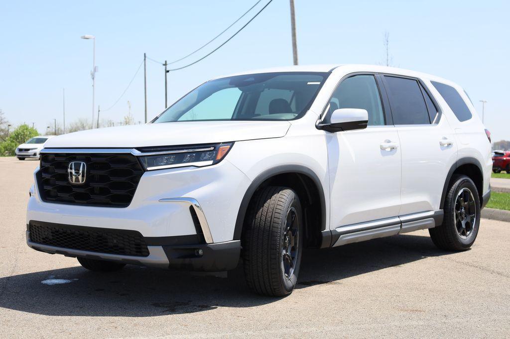 new 2025 Honda Pilot car, priced at $49,705