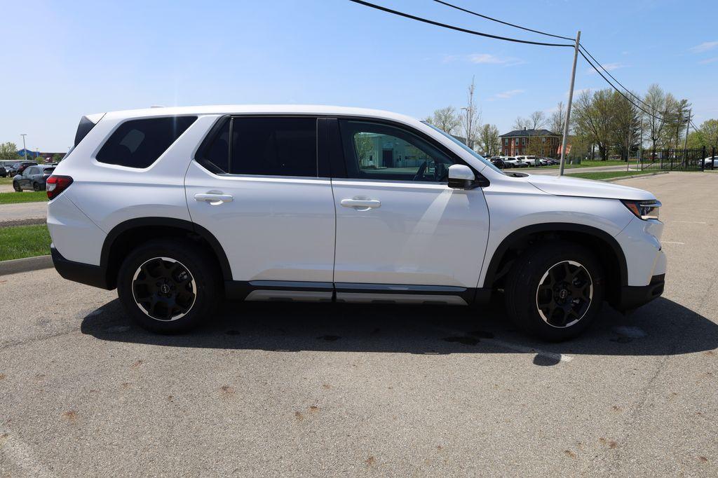 new 2025 Honda Pilot car, priced at $49,705