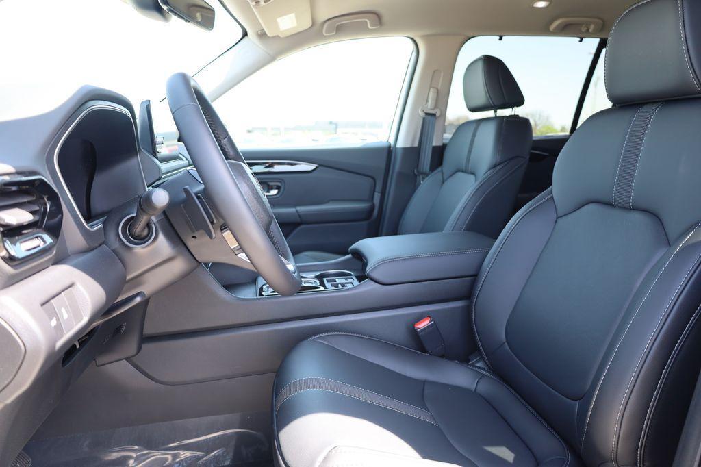 new 2025 Honda Pilot car, priced at $49,705