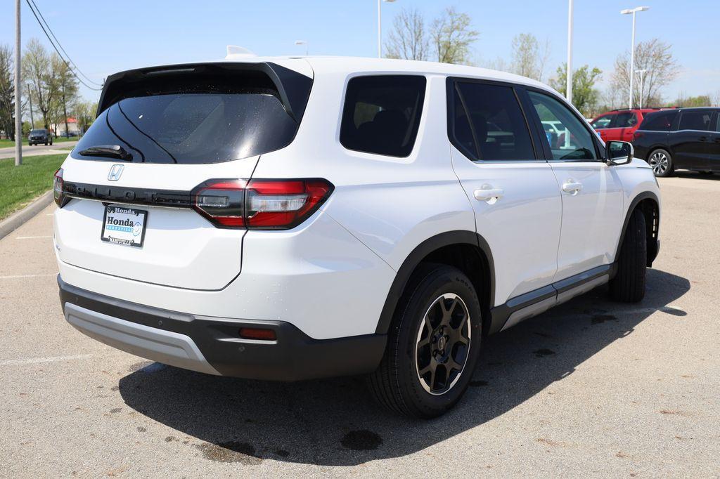 new 2025 Honda Pilot car, priced at $49,705