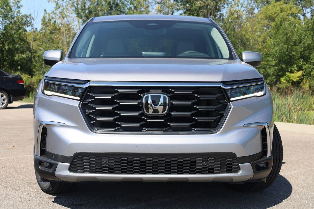 new 2025 Honda Pilot car, priced at $47,825