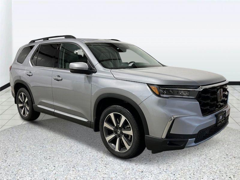 new 2025 Honda Pilot car, priced at $50,695