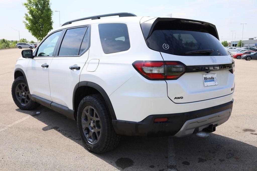 new 2025 Honda Pilot car, priced at $52,090