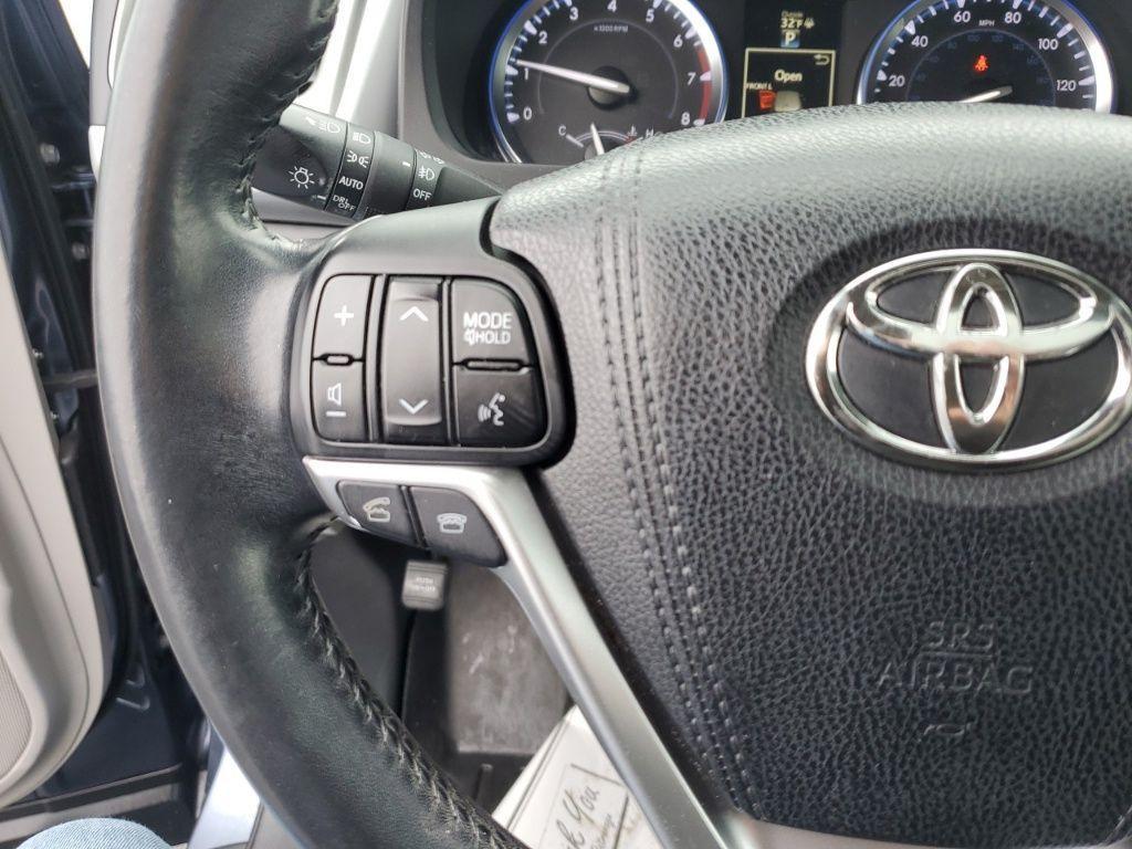 used 2015 Toyota Highlander car, priced at $13,900