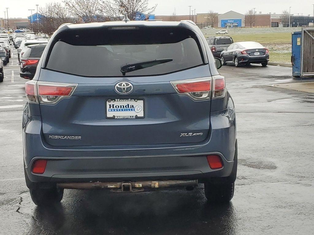 used 2015 Toyota Highlander car, priced at $13,900