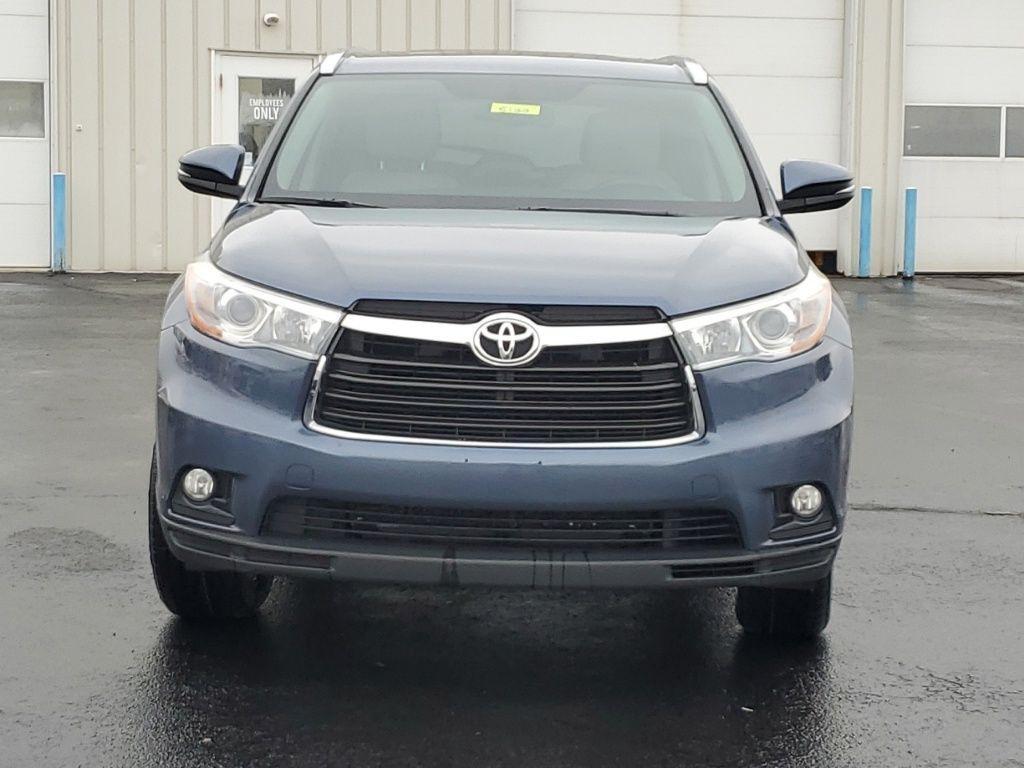 used 2015 Toyota Highlander car, priced at $13,900