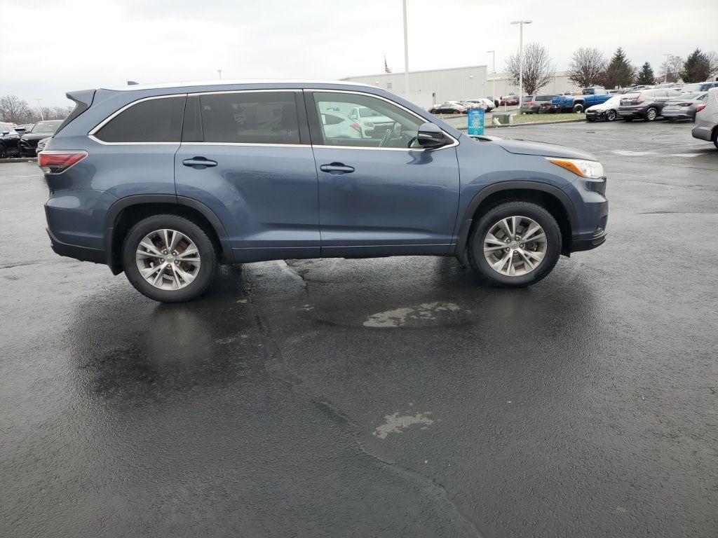 used 2015 Toyota Highlander car, priced at $13,900