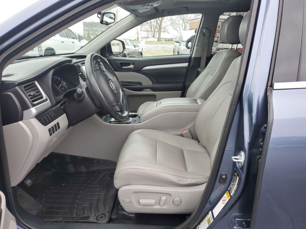 used 2015 Toyota Highlander car, priced at $13,900