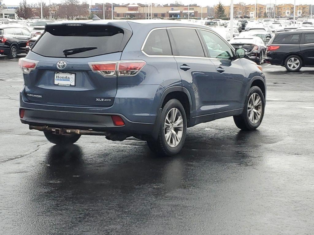 used 2015 Toyota Highlander car, priced at $13,900