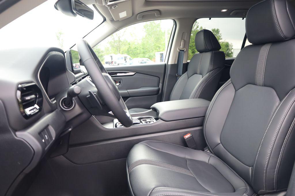 new 2025 Honda Pilot car, priced at $52,235