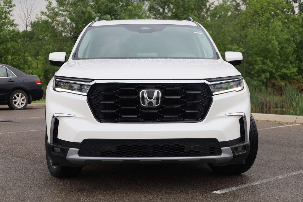 new 2025 Honda Pilot car, priced at $52,235