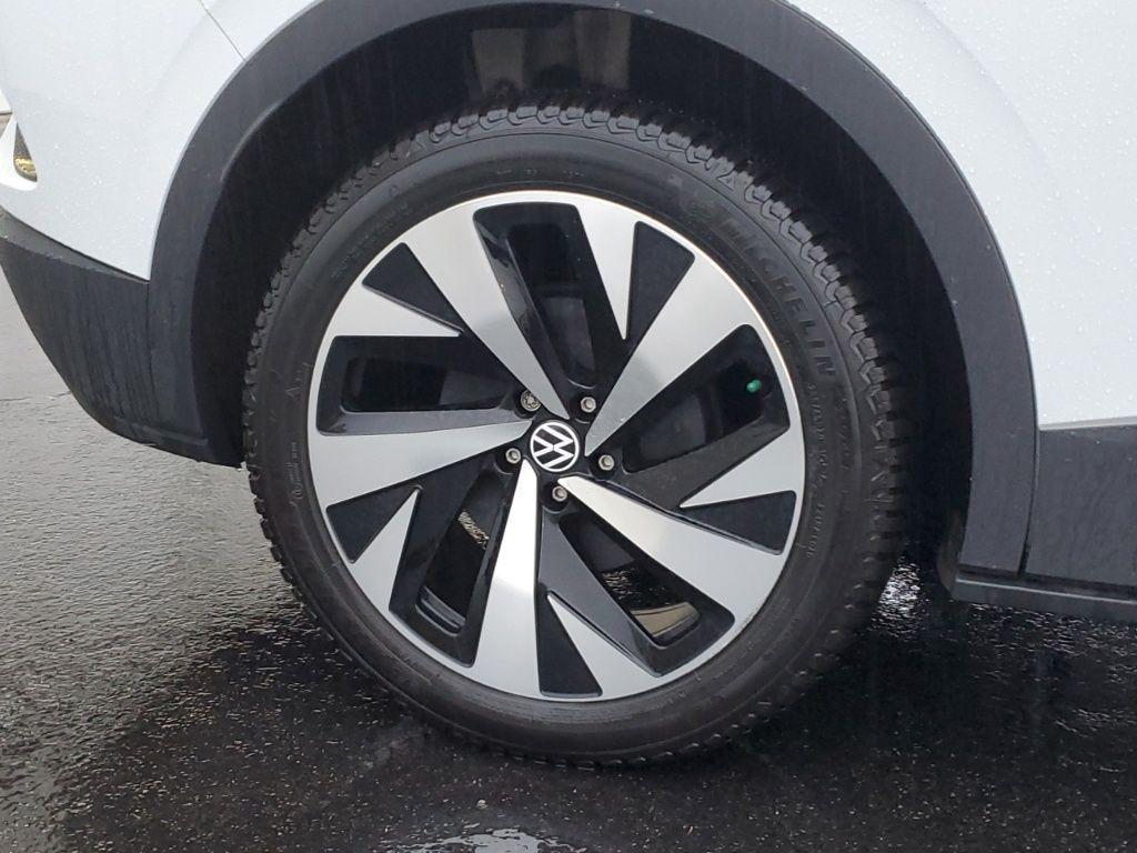 used 2022 Volkswagen ID.4 car, priced at $18,647