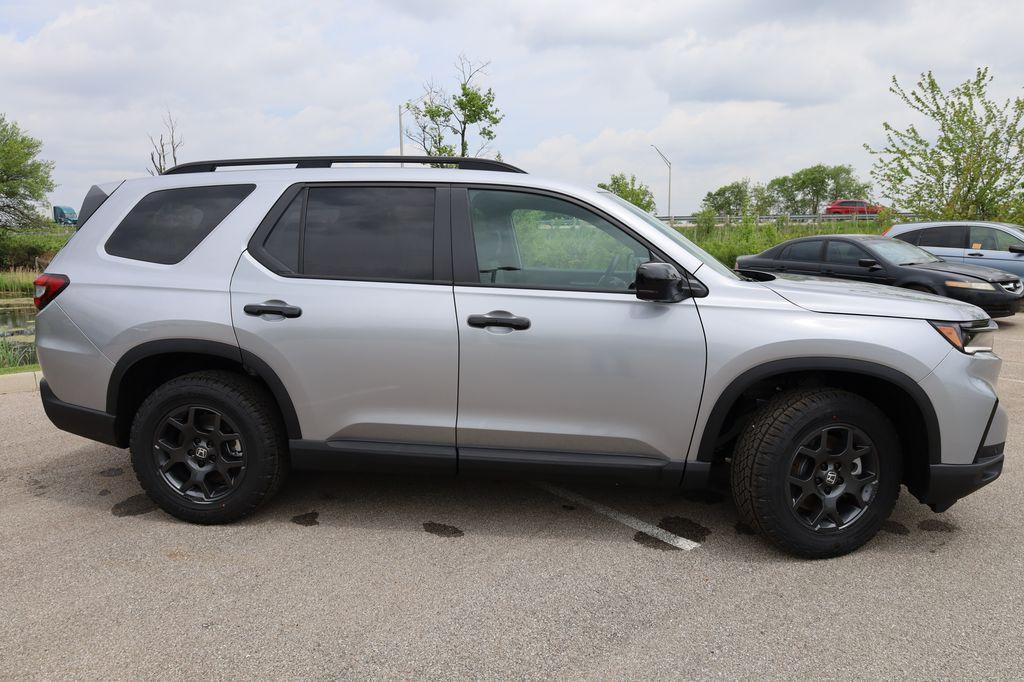 new 2025 Honda Pilot car, priced at $51,275
